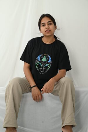 black t-shirt for women